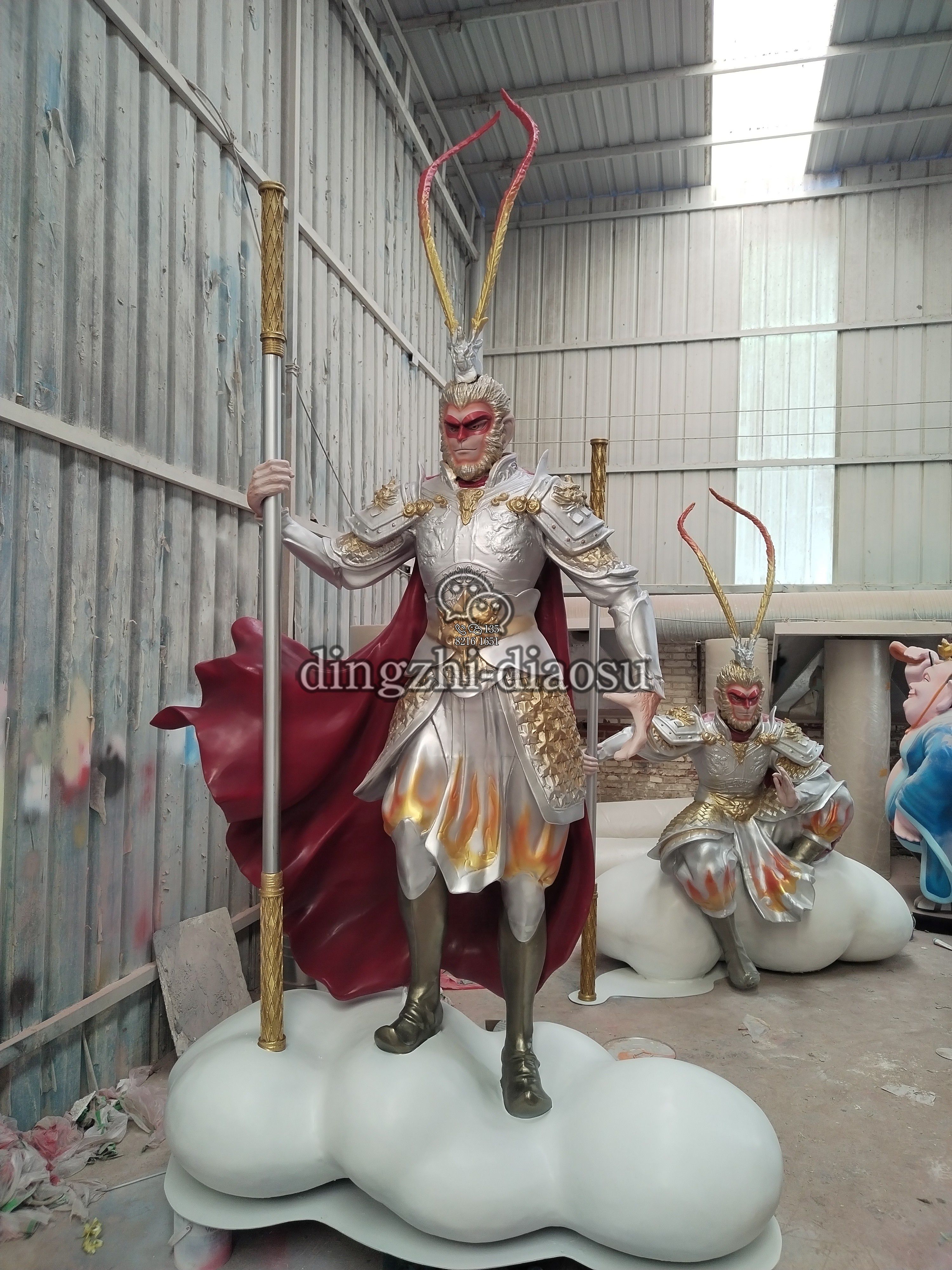 云朵站姿豎棍齊天大圣孫悟空玻璃鋼雕塑